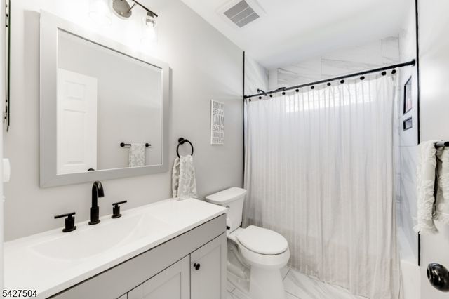 71 Saxton Dr, Hackettstown Town, NJ 07840