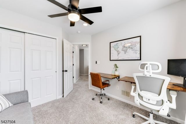 71 Saxton Dr, Hackettstown Town, NJ 07840
