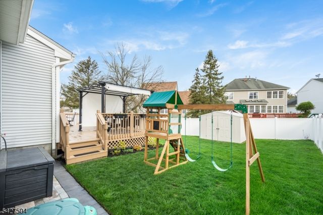 71 Saxton Dr, Hackettstown Town, NJ 07840