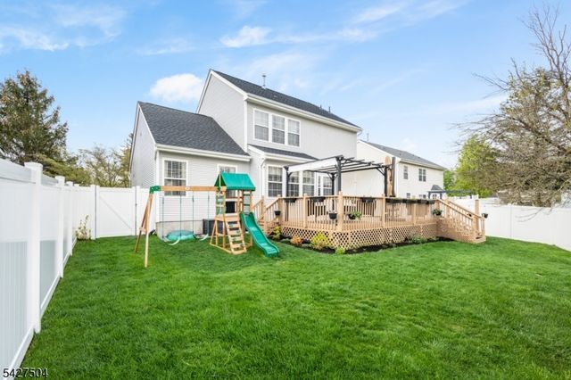 71 Saxton Dr, Hackettstown Town, NJ 07840