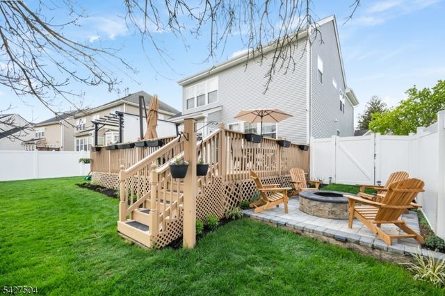 71 Saxton Dr, Hackettstown Town, NJ 07840