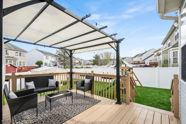 71 Saxton Dr, Hackettstown Town, NJ 07840