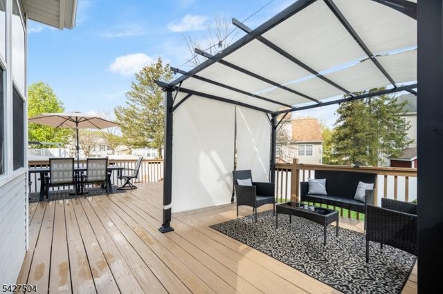 71 Saxton Dr, Hackettstown Town, NJ 07840