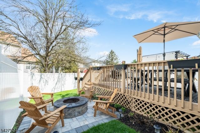 71 Saxton Dr, Hackettstown Town, NJ 07840