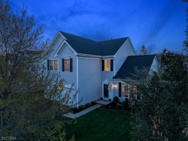 71 Saxton Dr, Hackettstown Town, NJ 07840