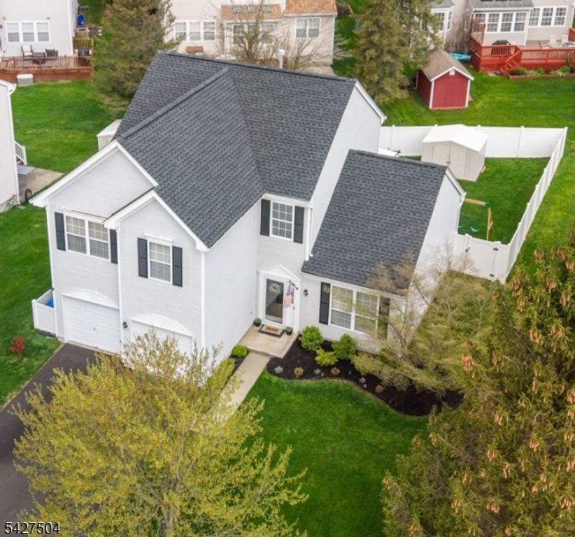 71 Saxton Dr, Hackettstown Town, NJ 07840