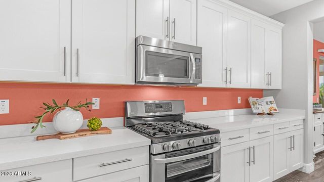 3743 W LAPENNA Drive, New River, AZ 85087