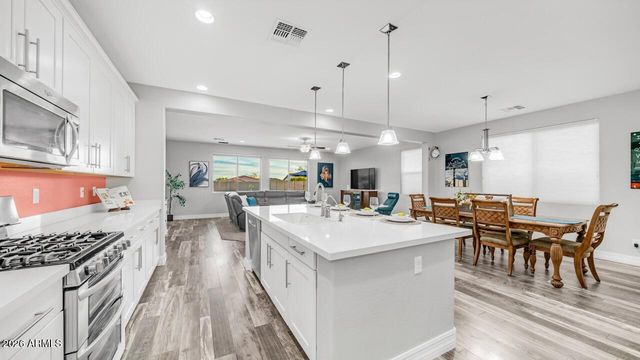 3743 W LAPENNA Drive, New River, AZ 85087