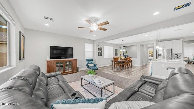 3743 W LAPENNA Drive, New River, AZ 85087