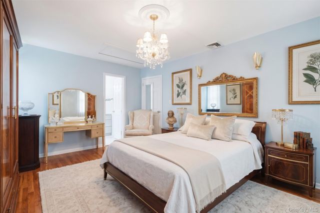 153 Davison, Lynbrook, NY 11563