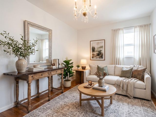 153 Davison, Lynbrook, NY 11563
