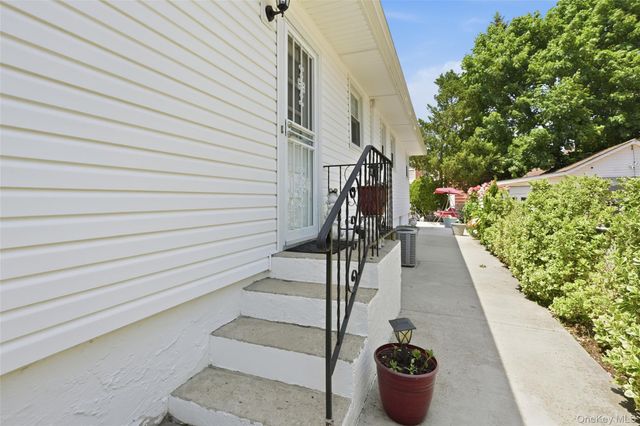 153 Davison, Lynbrook, NY 11563