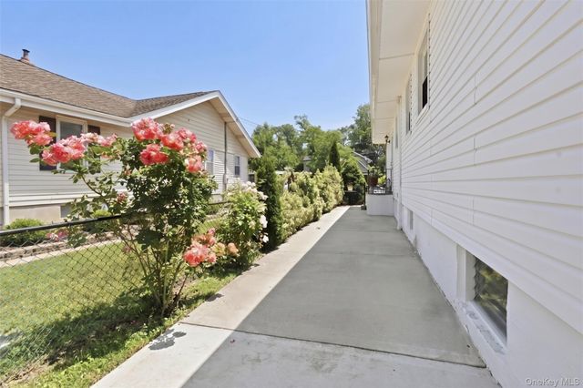 153 Davison, Lynbrook, NY 11563