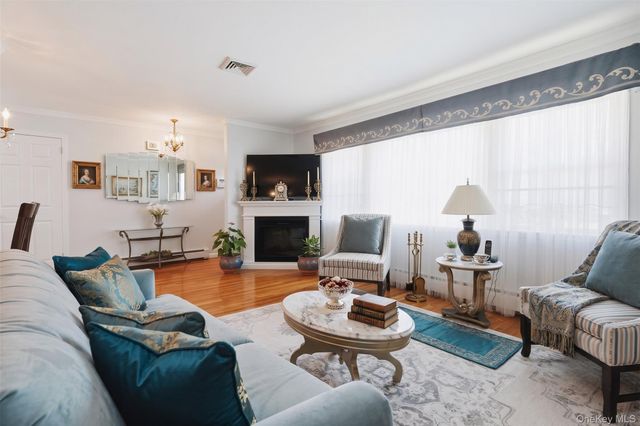 153 Davison, Lynbrook, NY 11563