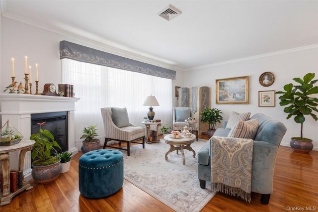 153 Davison, Lynbrook, NY 11563