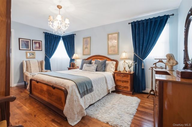 153 Davison, Lynbrook, NY 11563