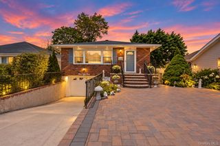 153 Davison, Lynbrook, NY 11563