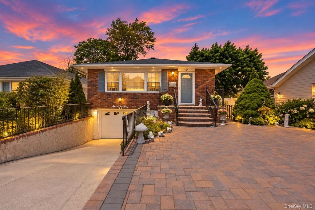 153 Davison, Lynbrook, NY 11563