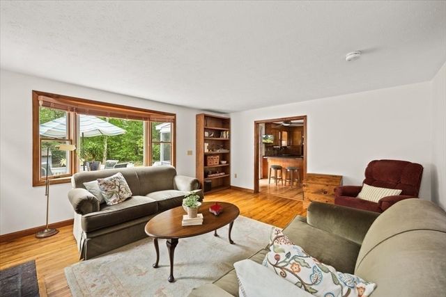 73 Center Street, Plympton, MA 02367