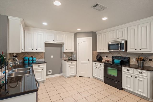 13322 Enchanted Way Drive, Montgomery, TX 77356
