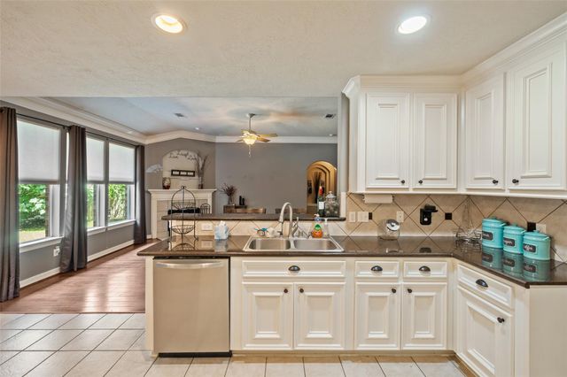 13322 Enchanted Way Drive, Montgomery, TX 77356