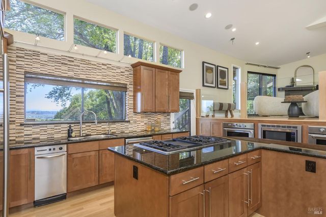 101 Garner Dr, Novato, CA 94947