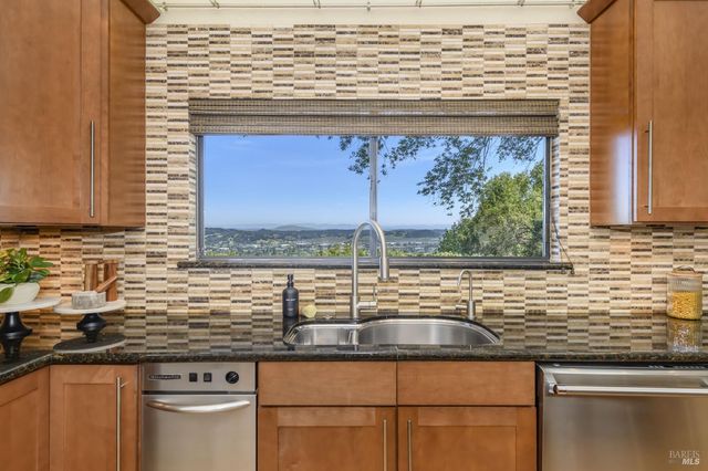 101 Garner Dr, Novato, CA 94947