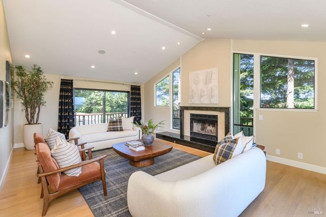 101 Garner Dr, Novato, CA 94947