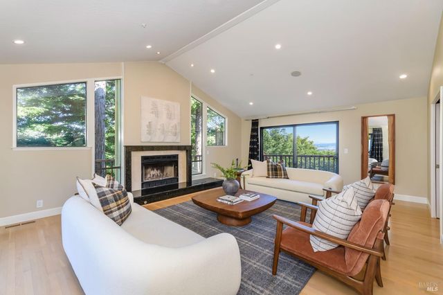 101 Garner Dr, Novato, CA 94947