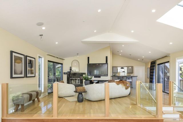 101 Garner Dr, Novato, CA 94947