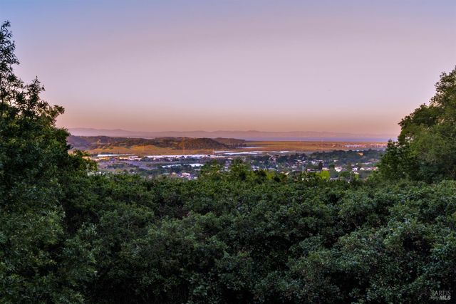 101 Garner Dr, Novato, CA 94947