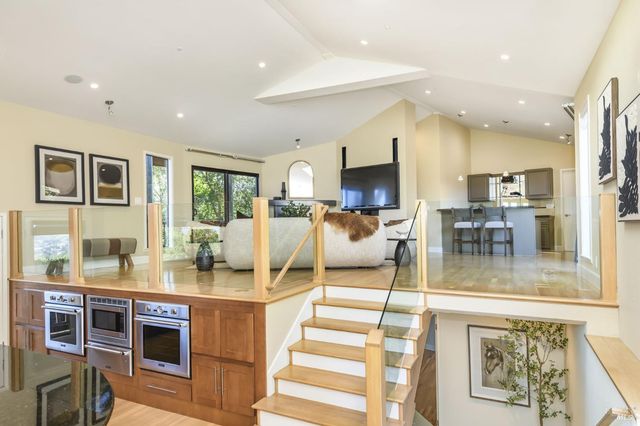 101 Garner Dr, Novato, CA 94947