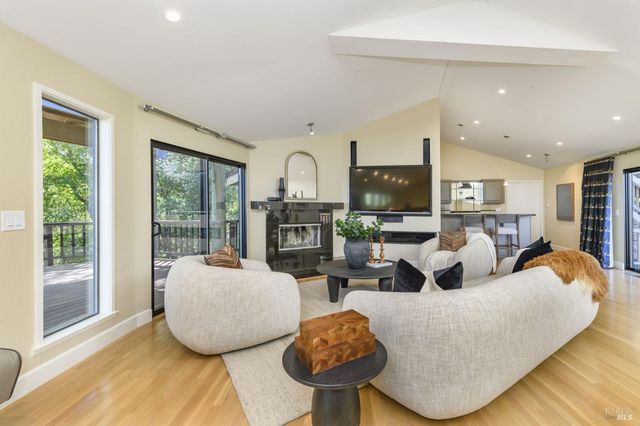 101 Garner Dr, Novato, CA 94947