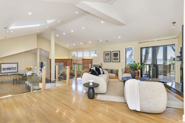 101 Garner Dr, Novato, CA 94947