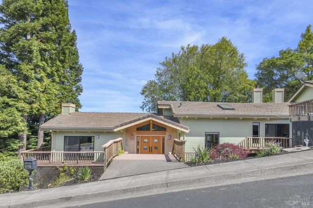 101 Garner Dr, Novato, CA 94947