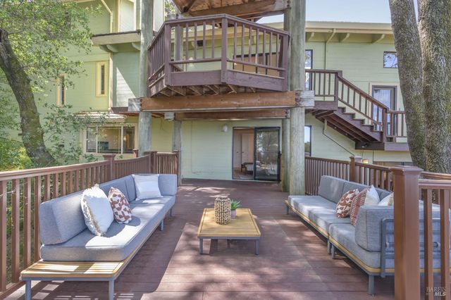 101 Garner Dr, Novato, CA 94947