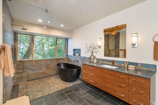 101 Garner Dr, Novato, CA 94947