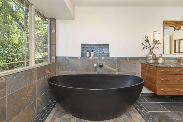 101 Garner Dr, Novato, CA 94947