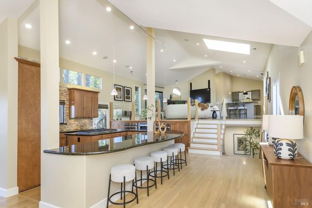 101 Garner Dr, Novato, CA 94947