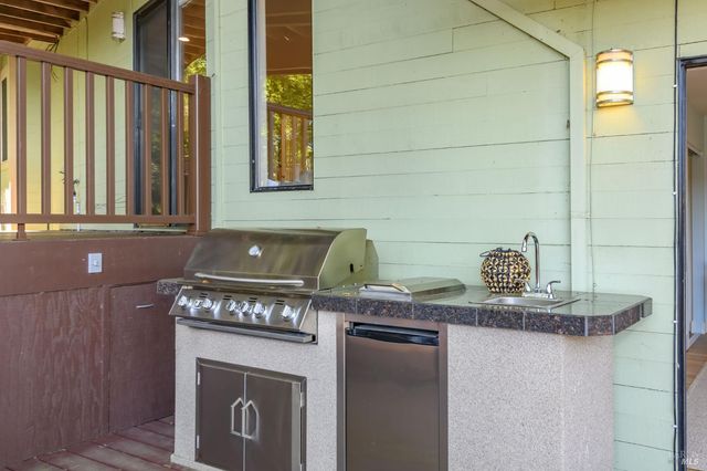 101 Garner Dr, Novato, CA 94947