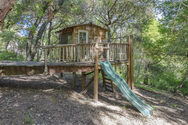 101 Garner Dr, Novato, CA 94947