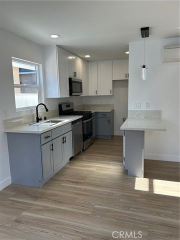 2033 W Burnett Street, Long Beach, CA 90810