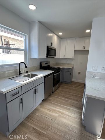 2033 W Burnett Street, Long Beach, CA 90810