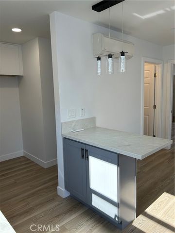 2033 W Burnett Street, Long Beach, CA 90810