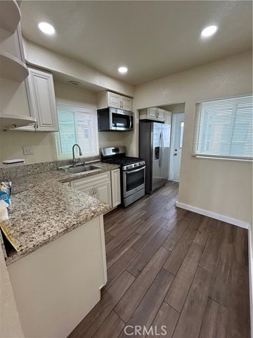 2033 W Burnett Street, Long Beach, CA 90810