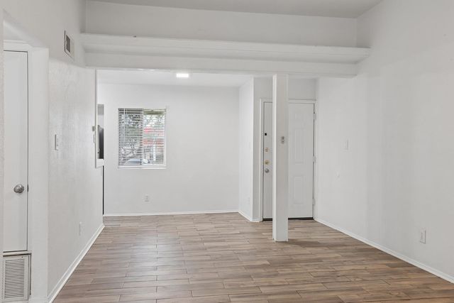 6803 Woodhue DR B, Austin, TX 78745