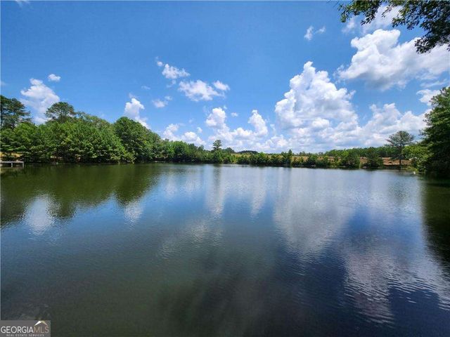 731 Point Place Drive, Loganville, GA 30052