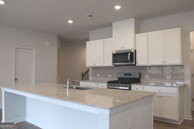 731 Point Place Drive, Loganville, GA 30052