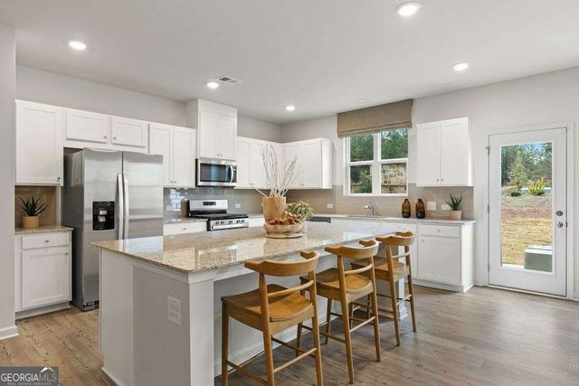 731 Point Place Drive, Loganville, GA 30052