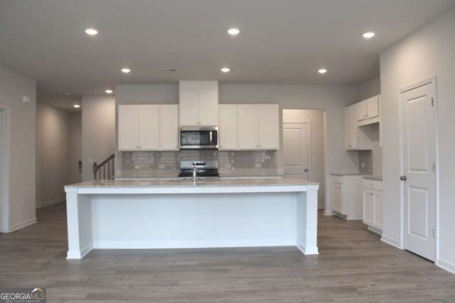 731 Point Place Drive, Loganville, GA 30052